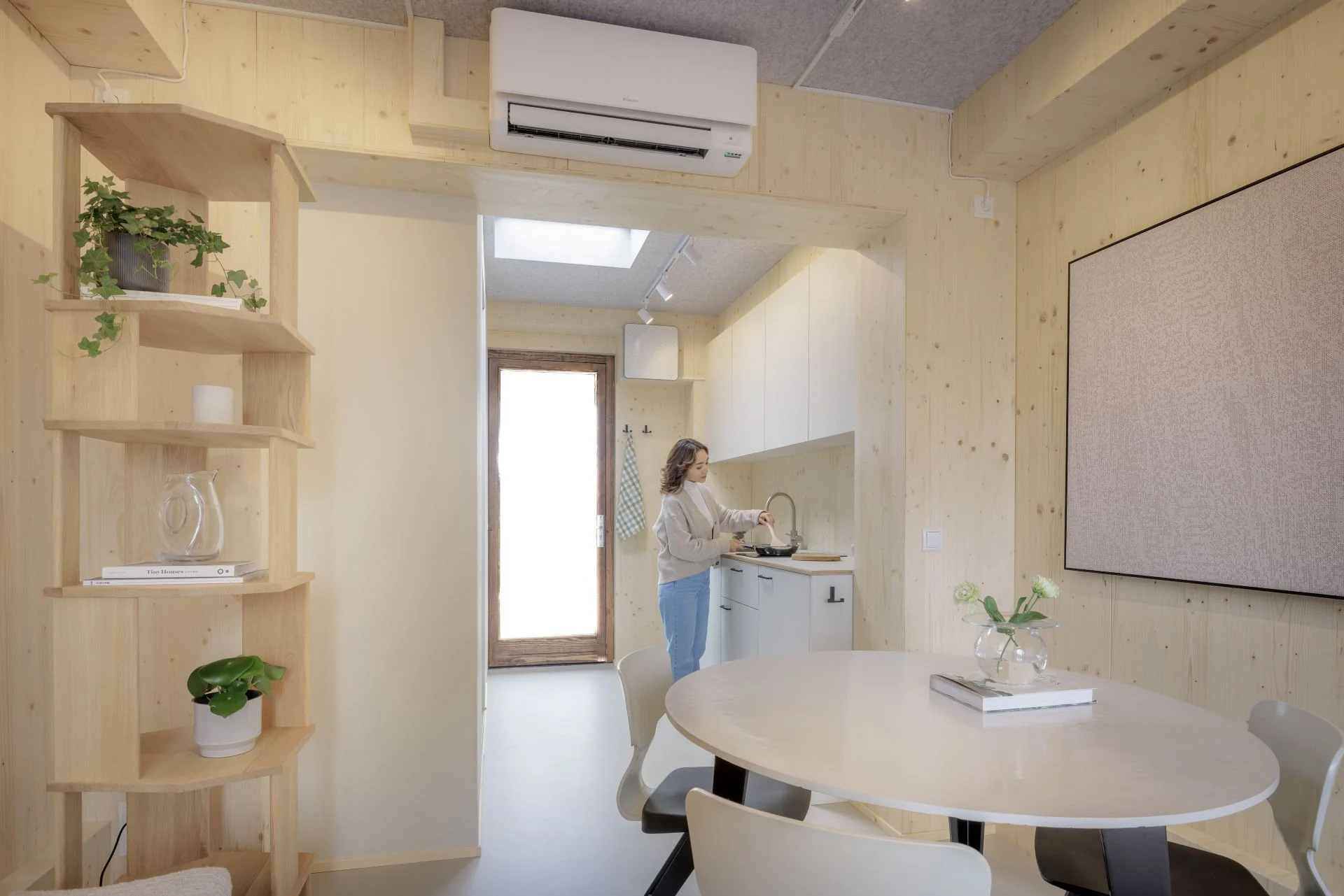 Tiny house, projekt mieszkania w gondoli wiatraka